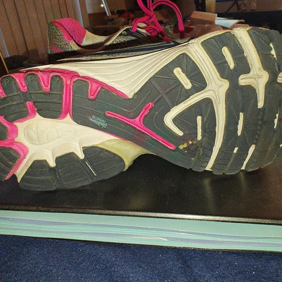 Brooks Women's Athletic Shoes - Gray and Pink - Picture 6 of 6